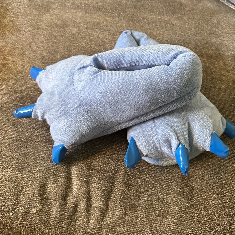 Stitch clawed feet slippers